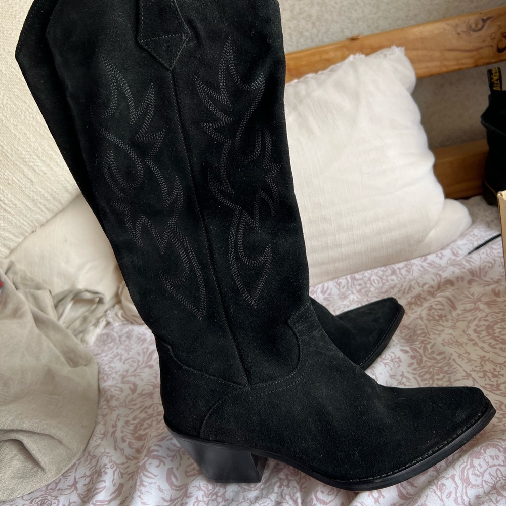 Chic Black Suede Heeled Boots